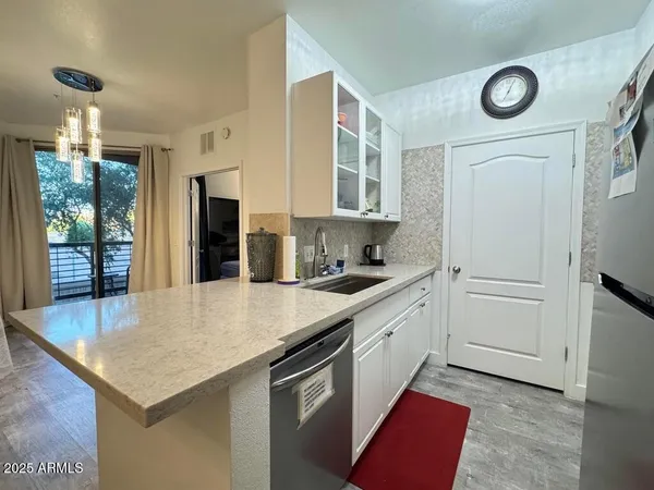 $1,800 | 1701 East Colter Street, Unit 250, Phoenix, AZ 85016