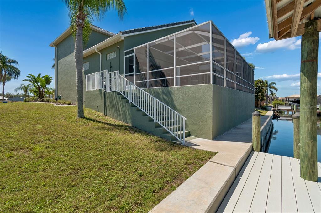703 Bunker View Drive Apollo Beach, FL 33572 - Photo 41 of 49 a view of balcony with wooden floor and fence