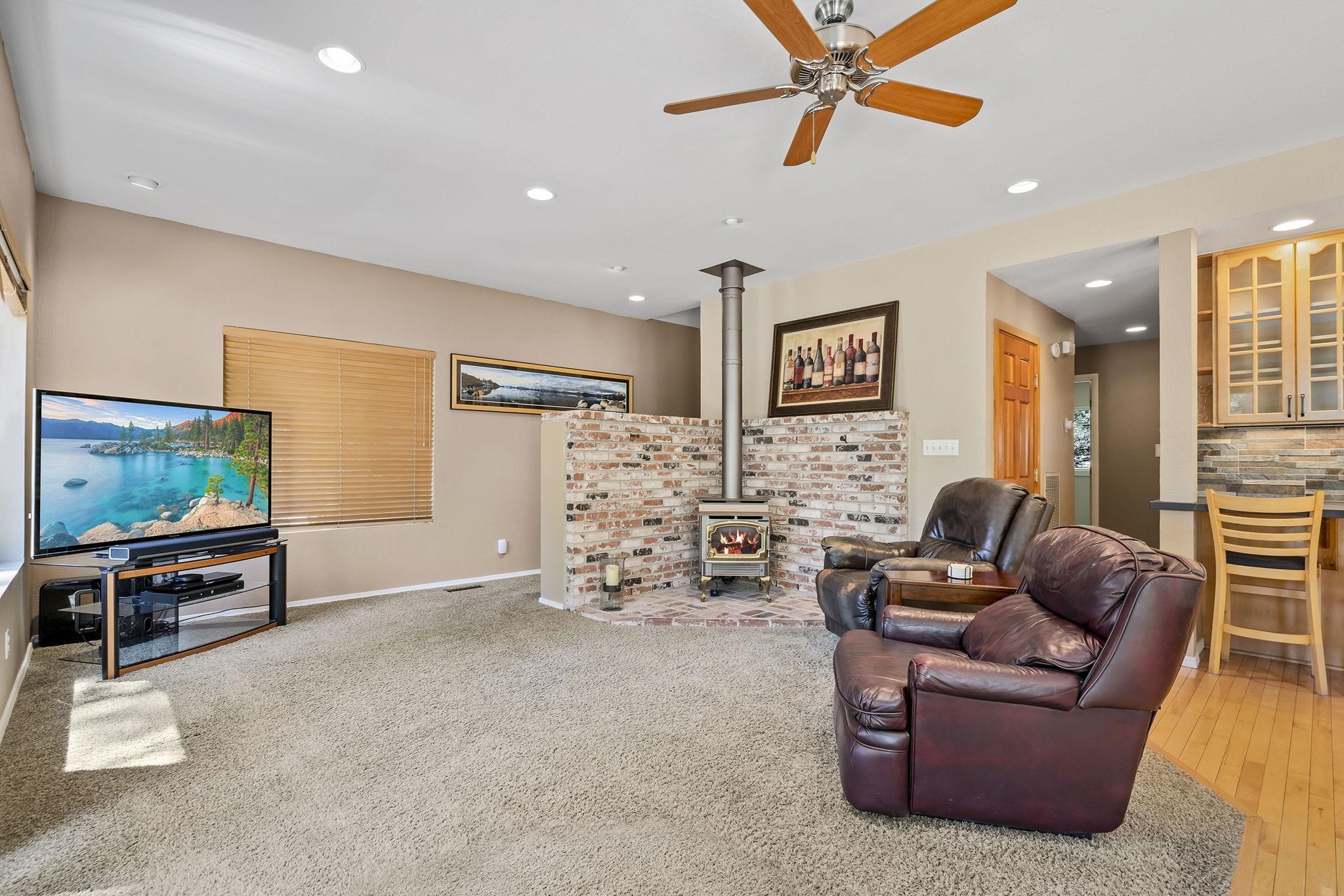 13196 Moraine Road Truckee, CA 96161 - Photo 7 of 21 Gallery Image 7