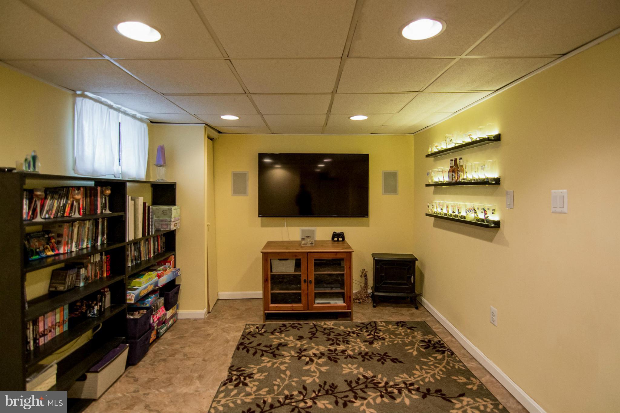 5544 Gayland Road Baltimore, MD 21227 - Photo 16 of 24 a view of a livingroom with furniture