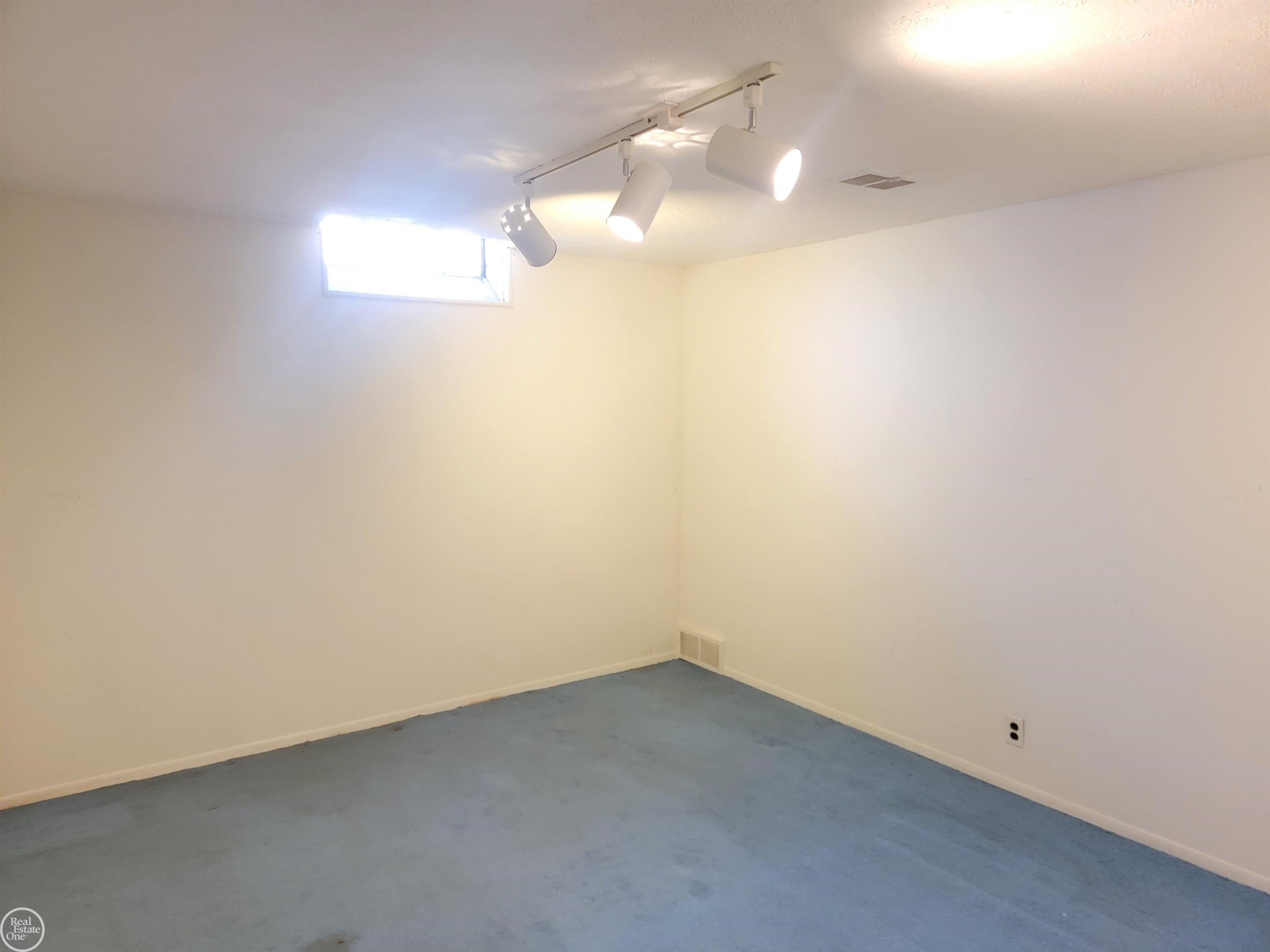 29322 Ridgefield Avenue Warren, MI 48088 - Photo 22 of 22 Gallery Image 22