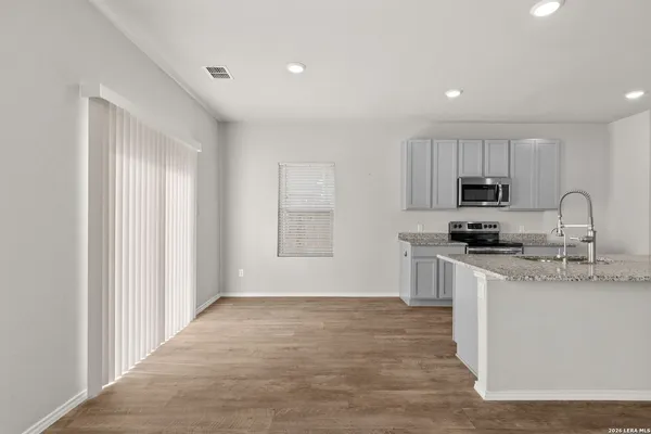 $2,000 | 3452 RedBud Grove, San Antonio, TX 78264