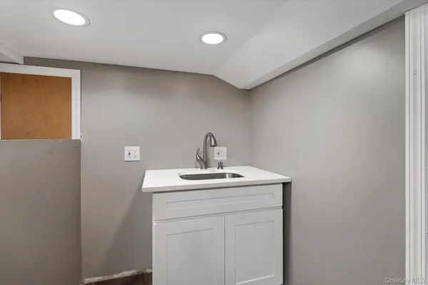 $828,888 | 140 Park Avenue, Roosevelt, NY 11575