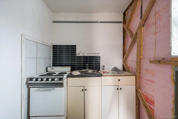 $828,888 | 140 Park Avenue, Roosevelt, NY 11575