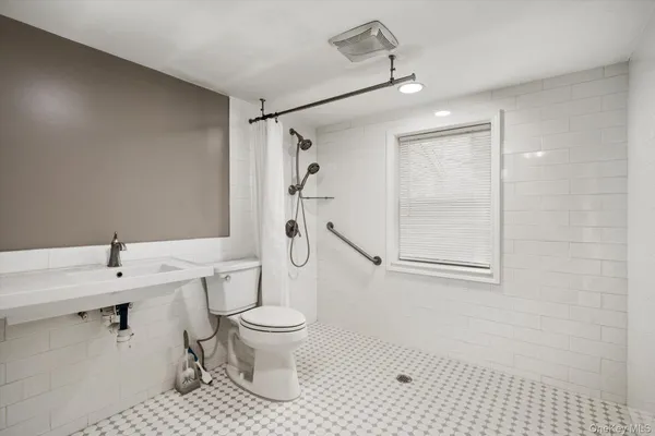 $828,888 | 140 Park Avenue, Roosevelt, NY 11575