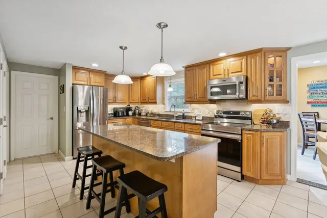 $699,000 | 10 Tow Road, Biddeford, ME 04005