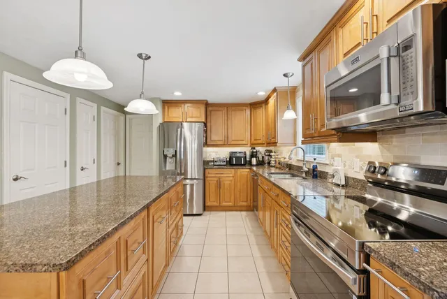 $699,000 | 10 Tow Road, Biddeford, ME 04005