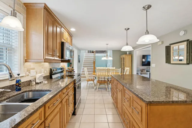 $699,000 | 10 Tow Road, Biddeford, ME 04005