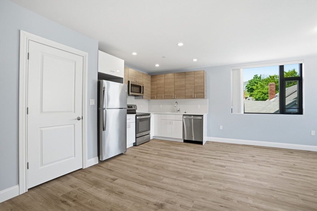 632 Centre Street, Unit 303 Boston, MA 02130 - Photo 3 of 18