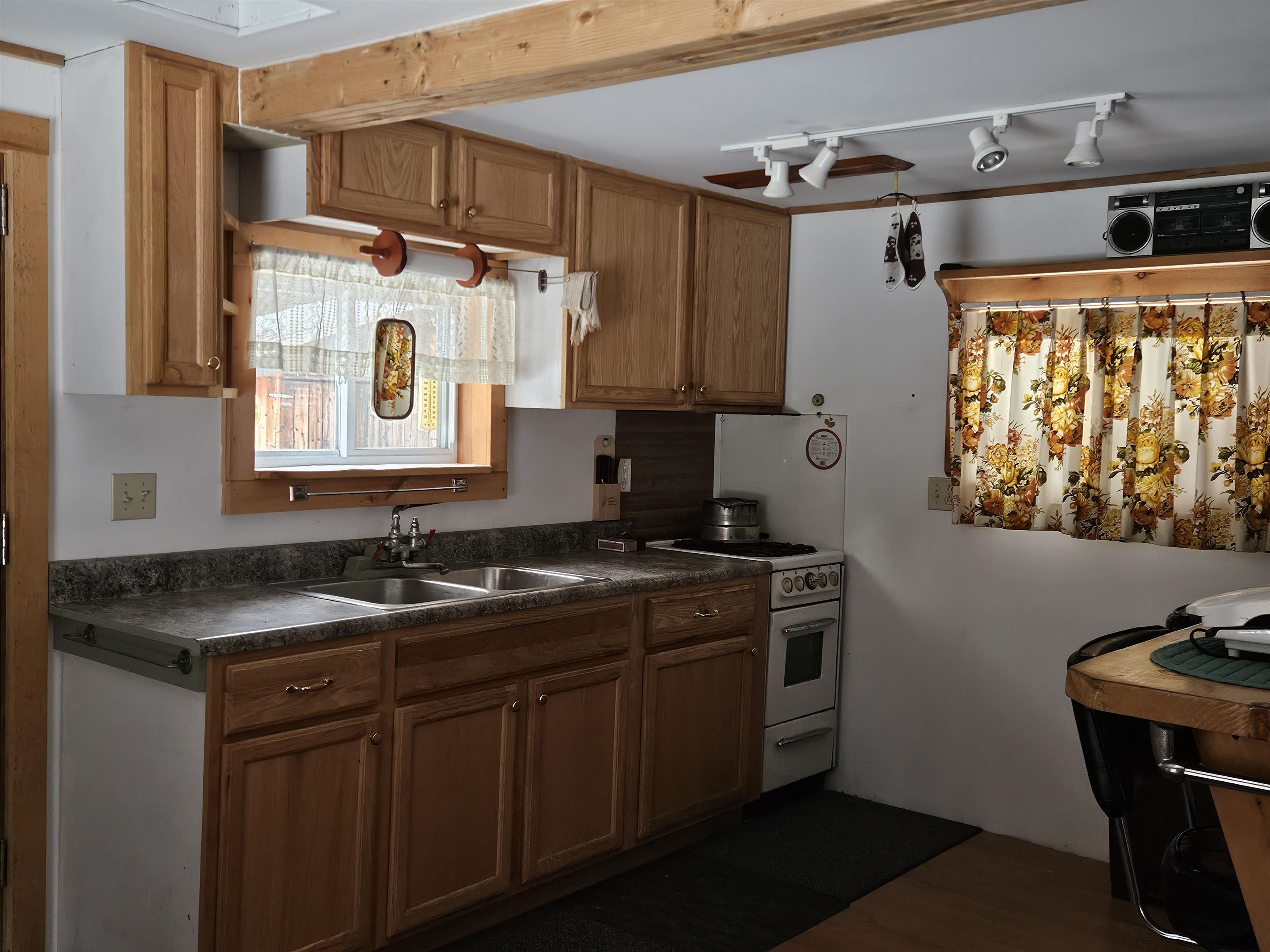 362 Rabbit Path Road Bath, NH 03740 - Photo 9 of 50