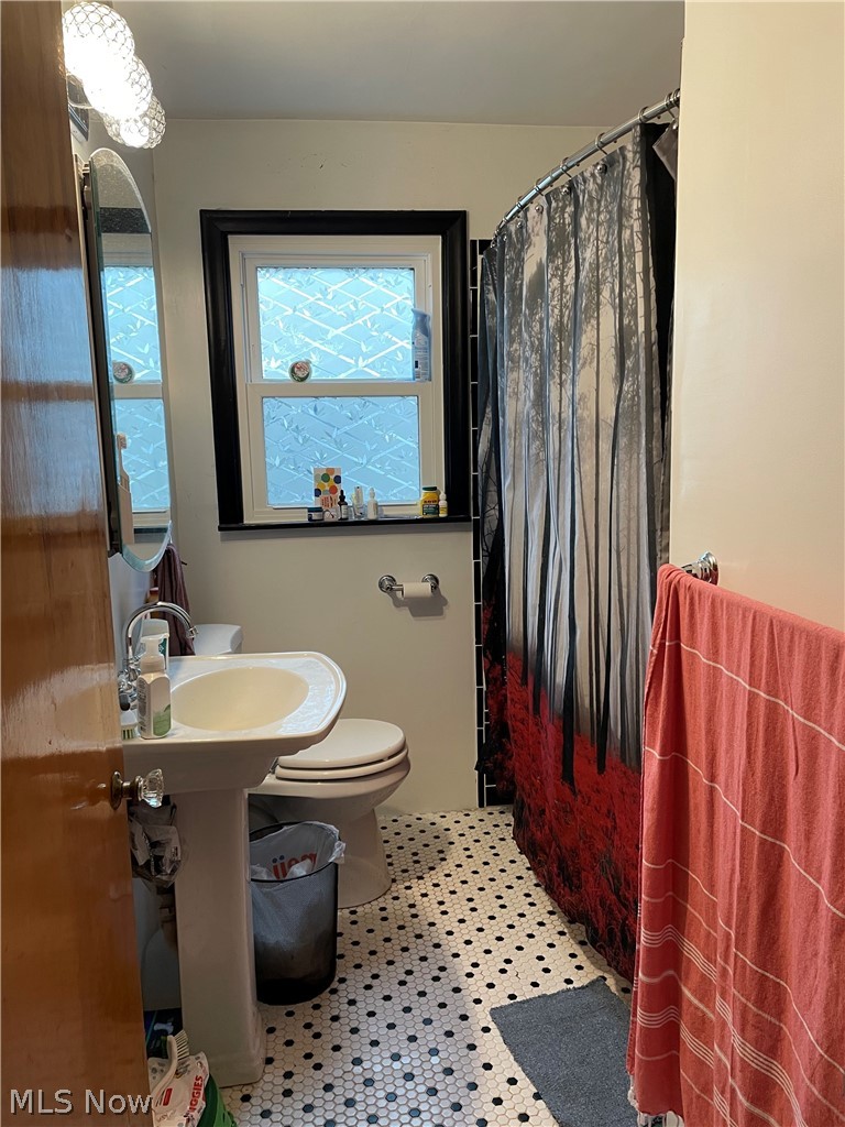 809 Lakeview Avenue Northwest Canton, OH 44708 - Photo 4 of 11 Gallery Image 4