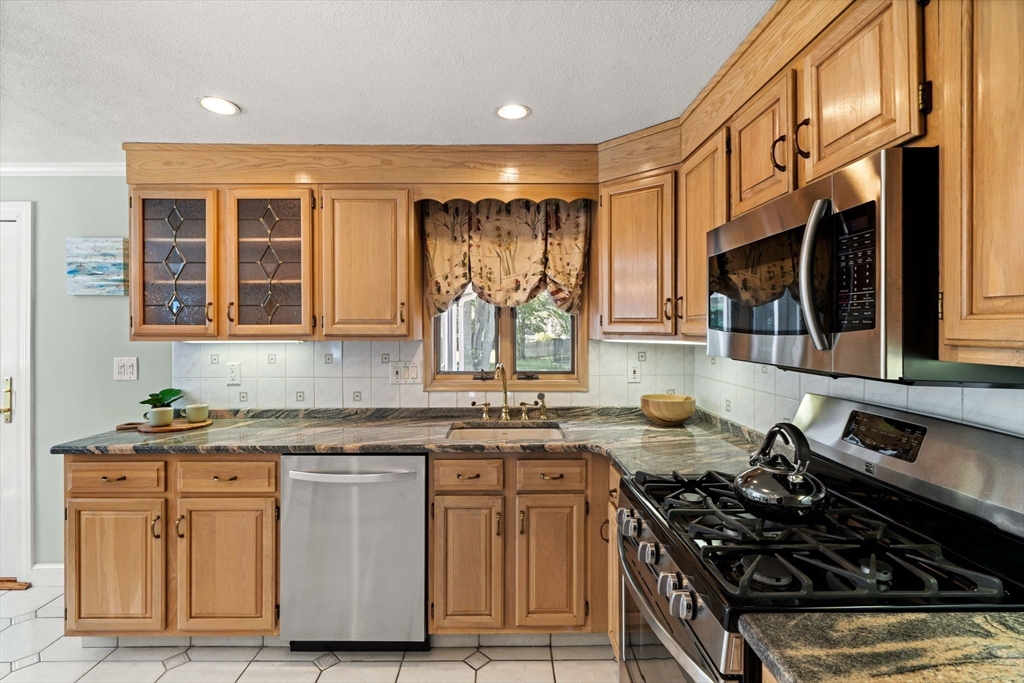 14 Belmont Road Burlington, MA 01803 - Photo 11 of 41
