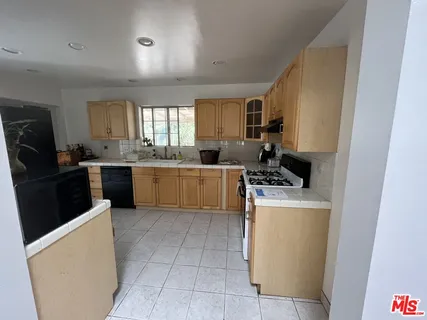 $3,800 | 7516 Whitaker Avenue, Van Nuys, CA 91406