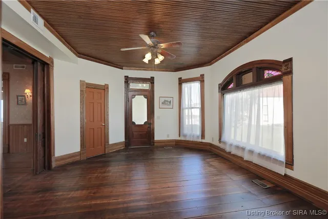 $300,000 | 140 South Sycamore Street, Campbellsburg, IN 47108