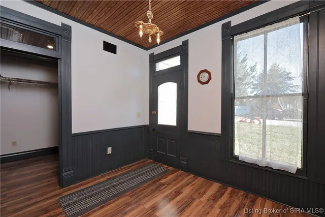 $300,000 | 140 South Sycamore Street, Campbellsburg, IN 47108