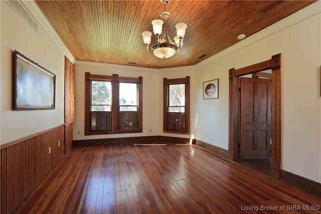 $300,000 | 140 South Sycamore Street, Campbellsburg, IN 47108