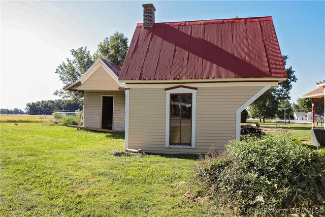 $300,000 | 140 South Sycamore Street, Campbellsburg, IN 47108