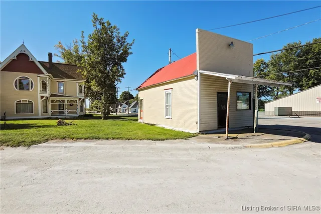 $300,000 | 140 South Sycamore Street, Campbellsburg, IN 47108