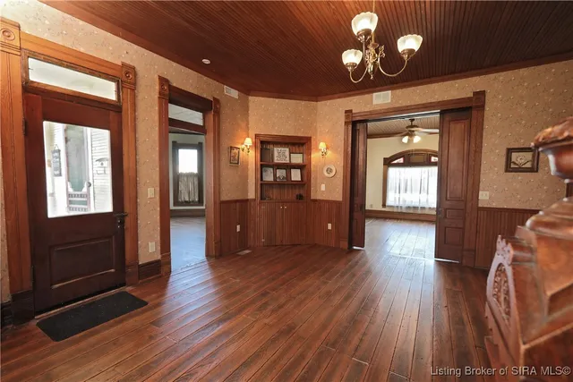 $300,000 | 140 South Sycamore Street, Campbellsburg, IN 47108