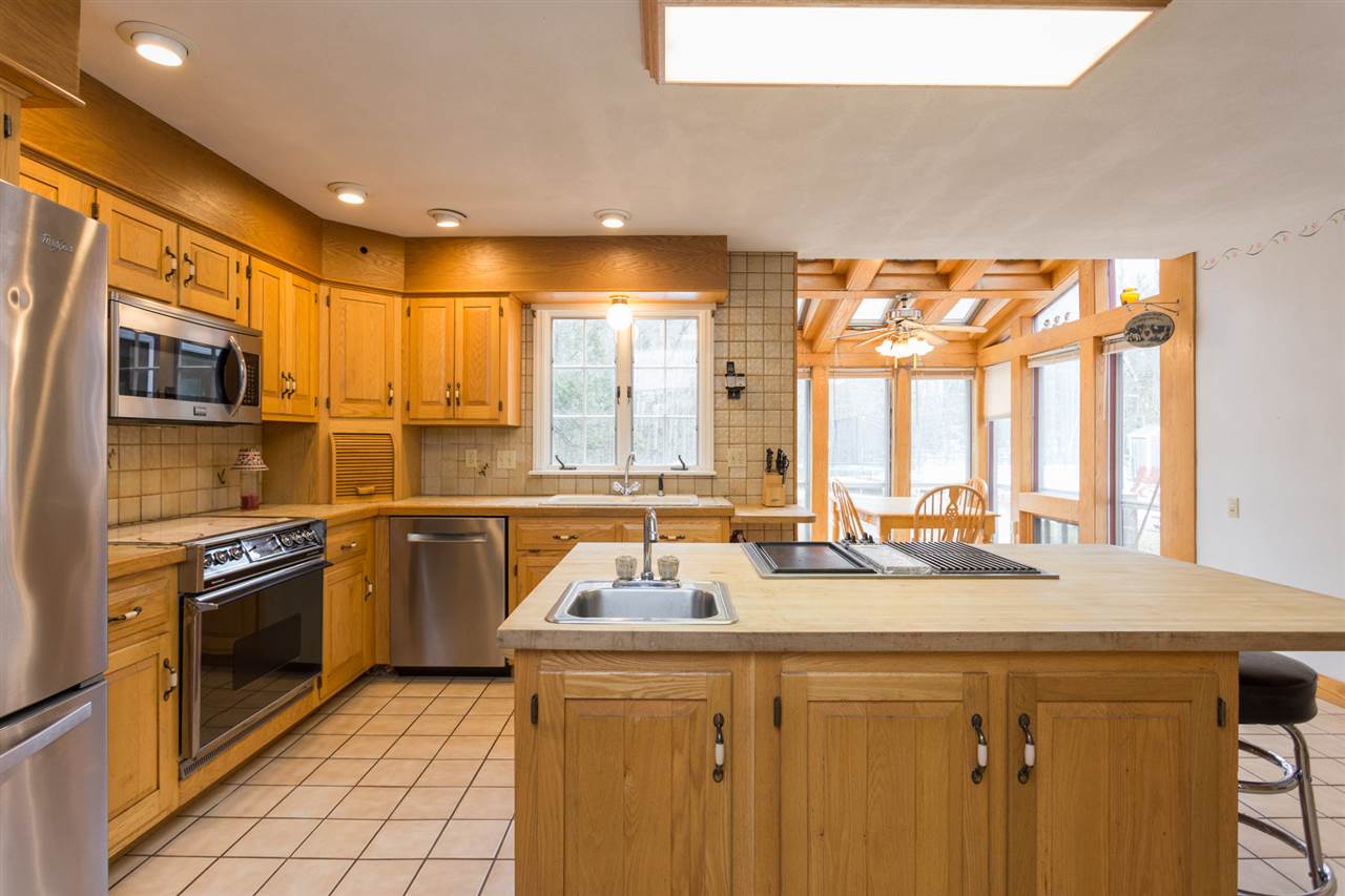8 Langford Road Raymond, NH 03077 - Photo 9 of 40