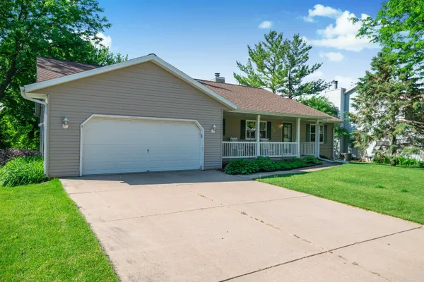$500,000 | 629 West Mohawk Trail, DeForest, WI 53532