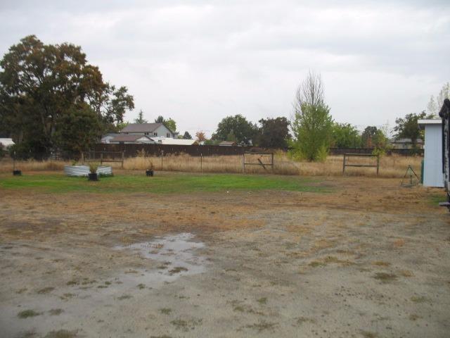 580 Raven Road Central Point, OR 97502 - Photo 5 of 17 a view of outdoor space with green field and trees