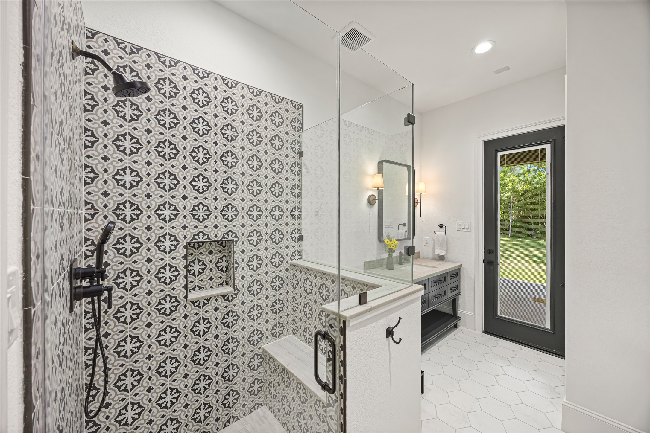 19314 Chateau Ridge Court Tomball, TX 77377 - Photo 39 of 50 Dedicated pool bath with exterior access and a full interior connection, offering convenience for both outdoor living and everyday use.