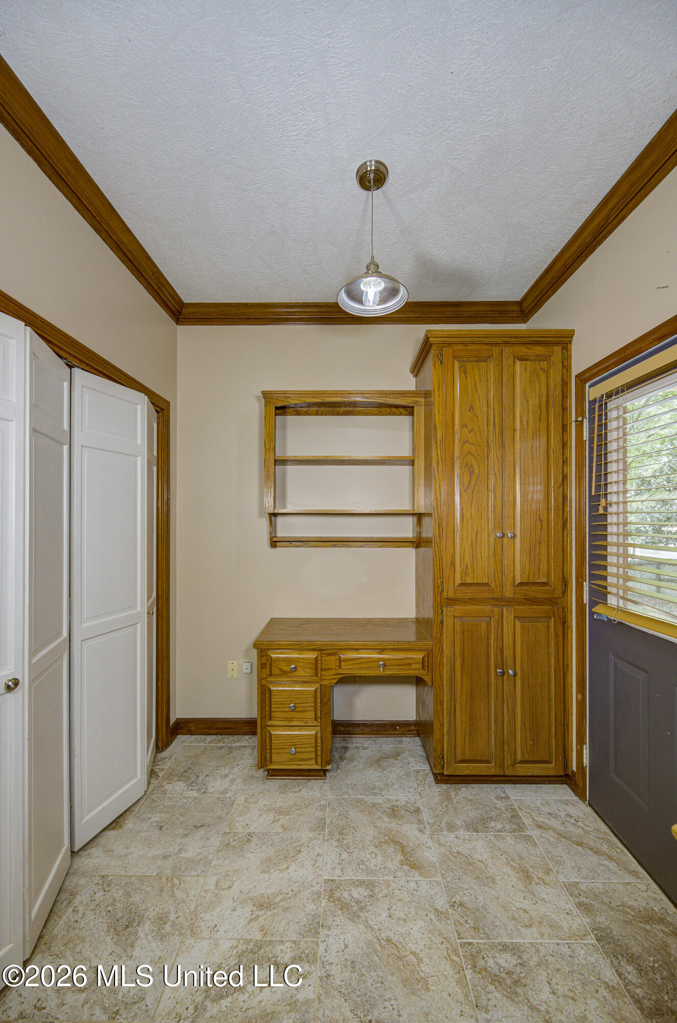 6003 Queens Point Vicksburg, MS 39180 - Photo 19 of 47 Kitchen Office Nook