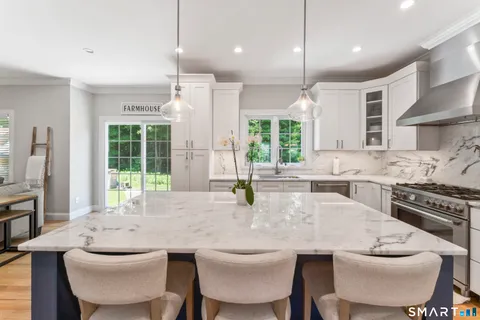 $800,000 | 5 Anthonys Lane, New Milford, CT 06776