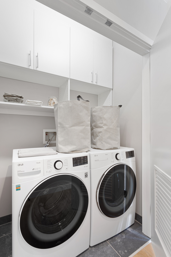 Undisclosed Address Chicago, IL 60618 - Photo 33 of 34 a utility room with dryer and washer