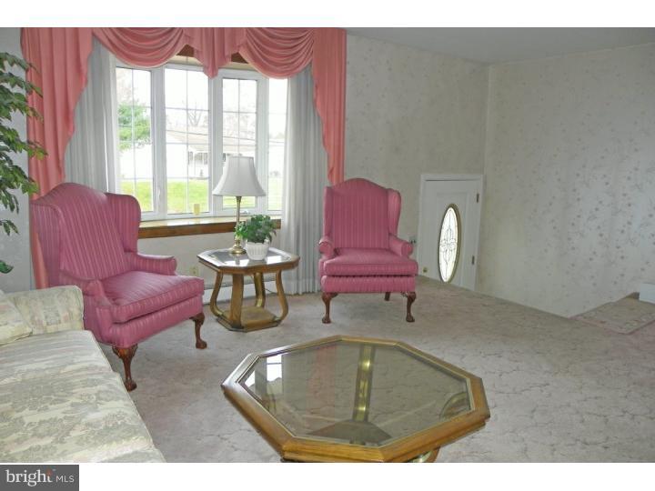 3215 Byberry Road Philadelphia, PA 19154 - Photo 4 of 25 a living room with furniture