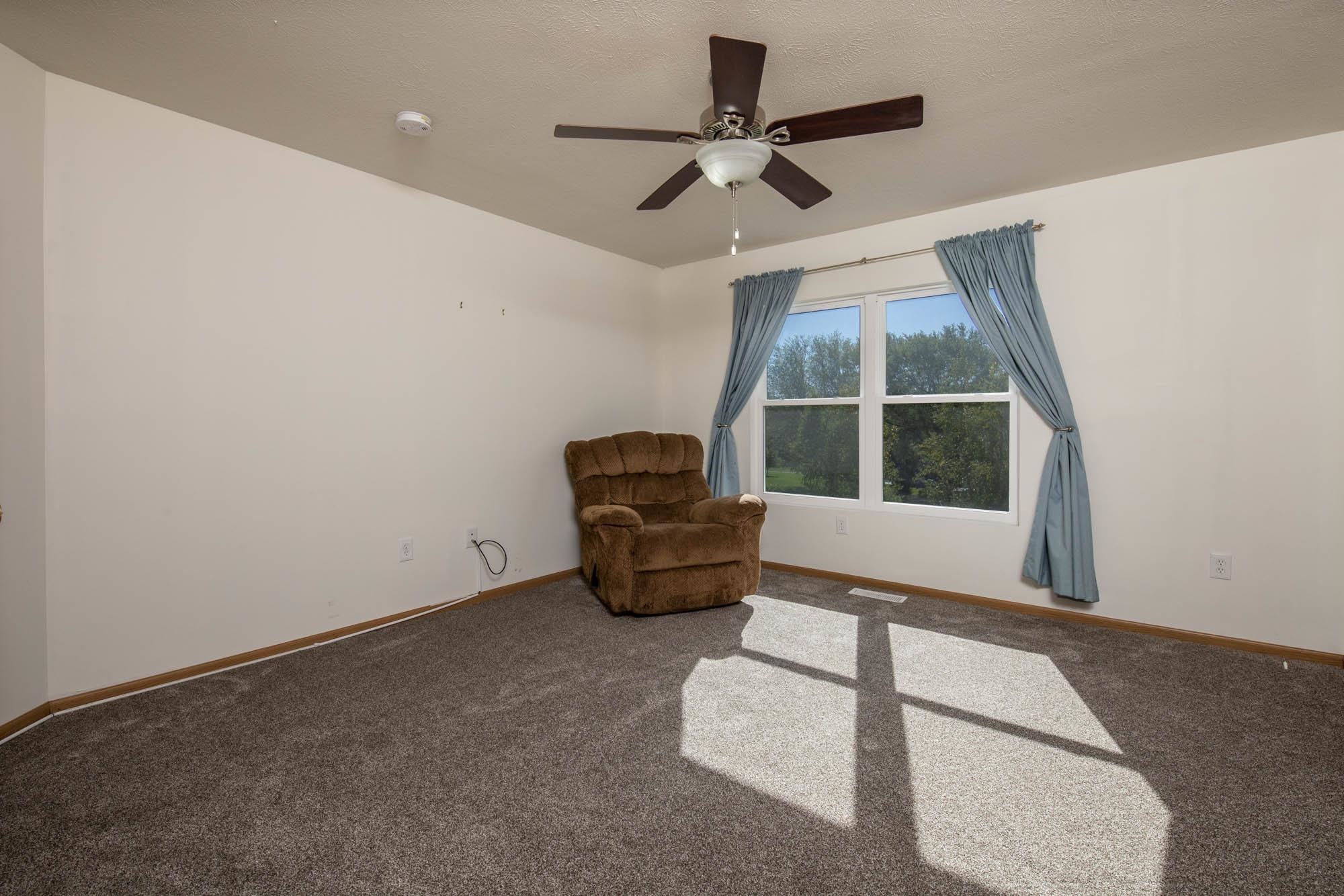 2107 Lake Summerset Road Lake Summerset, IL 61019 - Photo 11 of 33 a living room with furniture