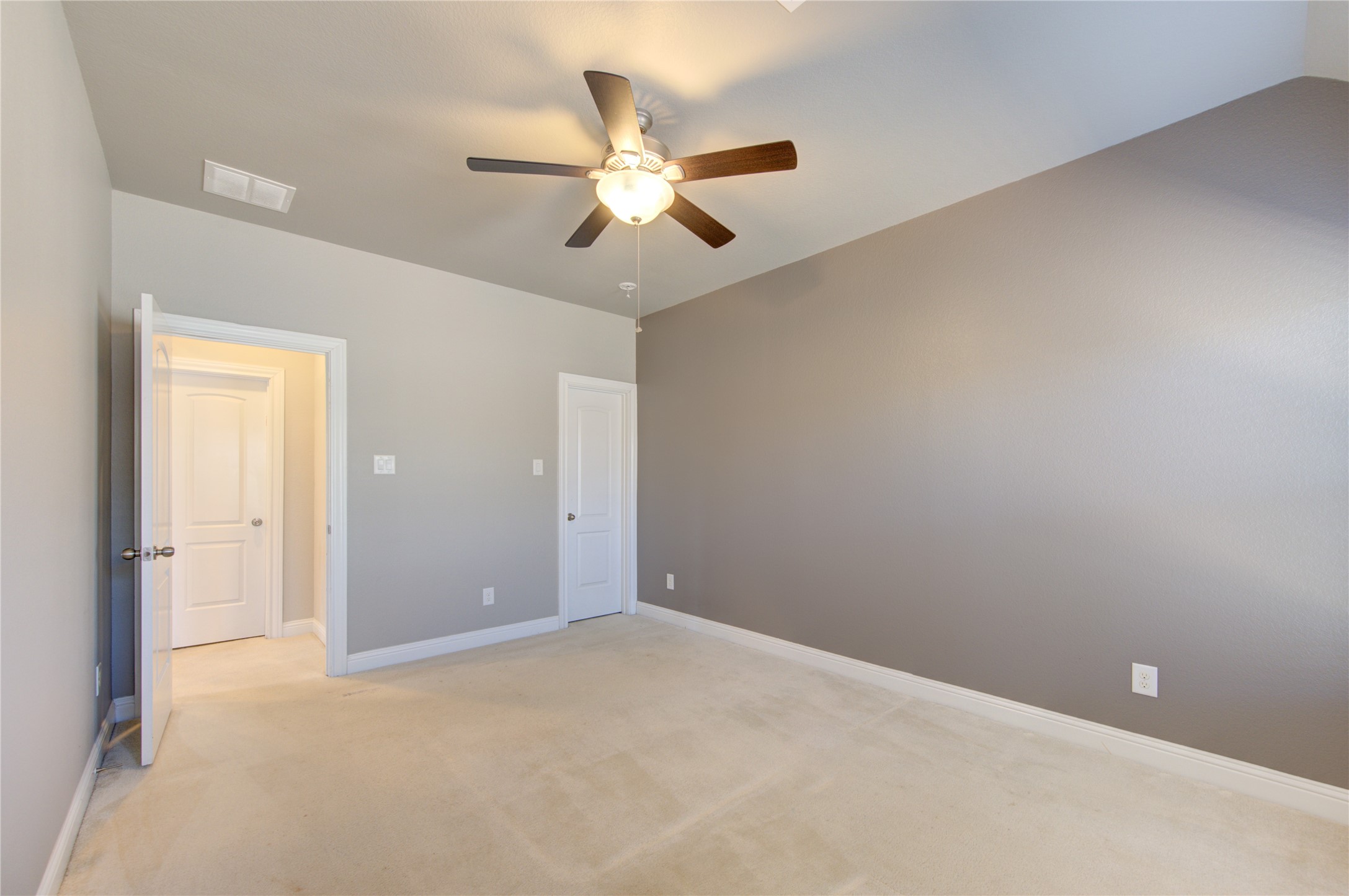 20411 Fawn Rest Place Spring, TX 77379 - Photo 37 of 50 an empty room with closet and a chandelier fan