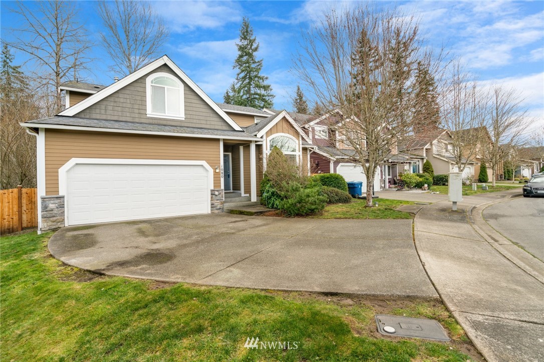 1080 Ilwaco Place Northeast Renton, WA 98059 - Photo 3 of 32 Gallery Image 3