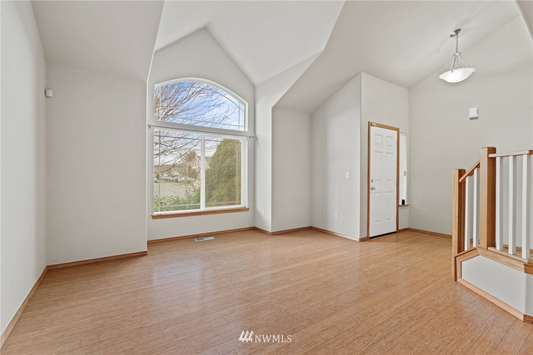 1080 Ilwaco Place Northeast Renton, WA 98059 - Photo 8 of 32 Gallery Image 8