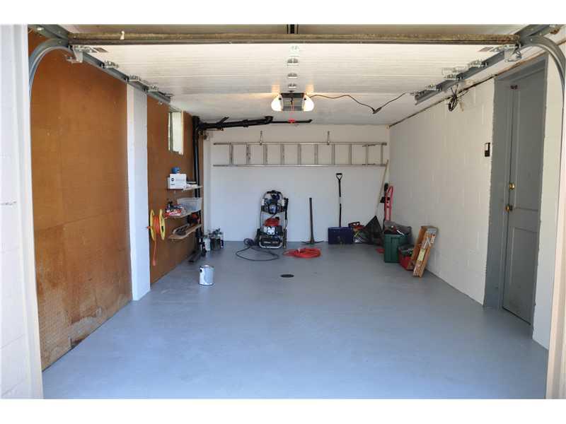 1564 Greentree Road Pittsburgh, PA 15220 - Photo 22 of 25 Parking Lot/Garage.