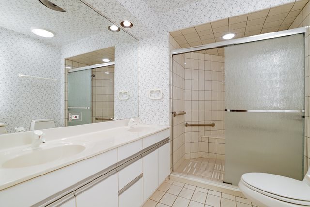 1 North Dee Road, Unit 2D Park Ridge, IL 60068 - Photo 26 of 38 a bathroom with a sink a toilet and shower