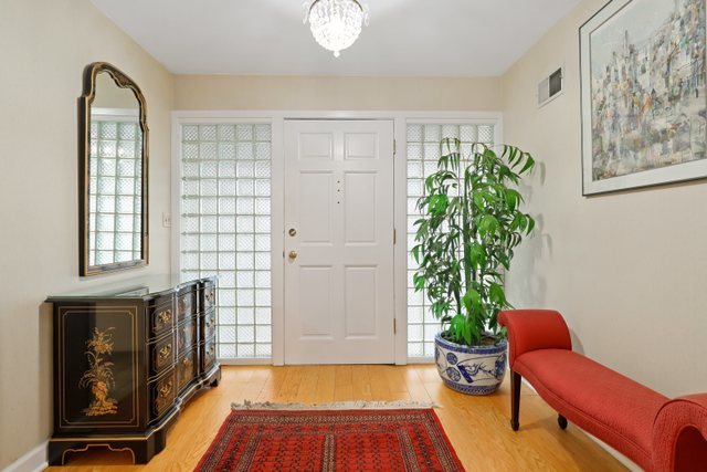 1 North Dee Road, Unit 2D Park Ridge, IL 60068 - Photo 32 of 38 a living room with furniture and a potted plant