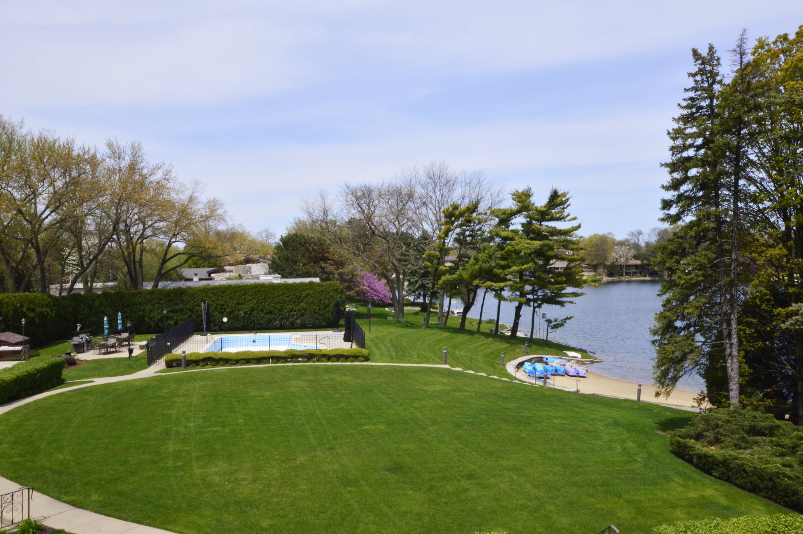 1 North Dee Road, Unit 2D Park Ridge, IL 60068 - Photo 36 of 38 a view of a golf course with a garden