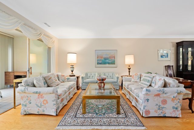 1 North Dee Road, Unit 2D Park Ridge, IL 60068 - Photo 5 of 38 a living room with furniture and a couch