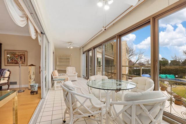 1 North Dee Road, Unit 2D Park Ridge, IL 60068 - Photo 7 of 38 a living room with furniture and a floor to ceiling window