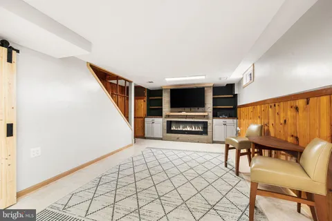 $599,999 | 6801 Radcliffe Drive, Alexandria, VA 22307