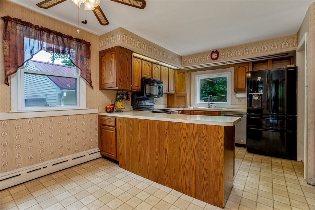372 Franklin Road Fitchburg, MA 01420 - Photo 9 of 41