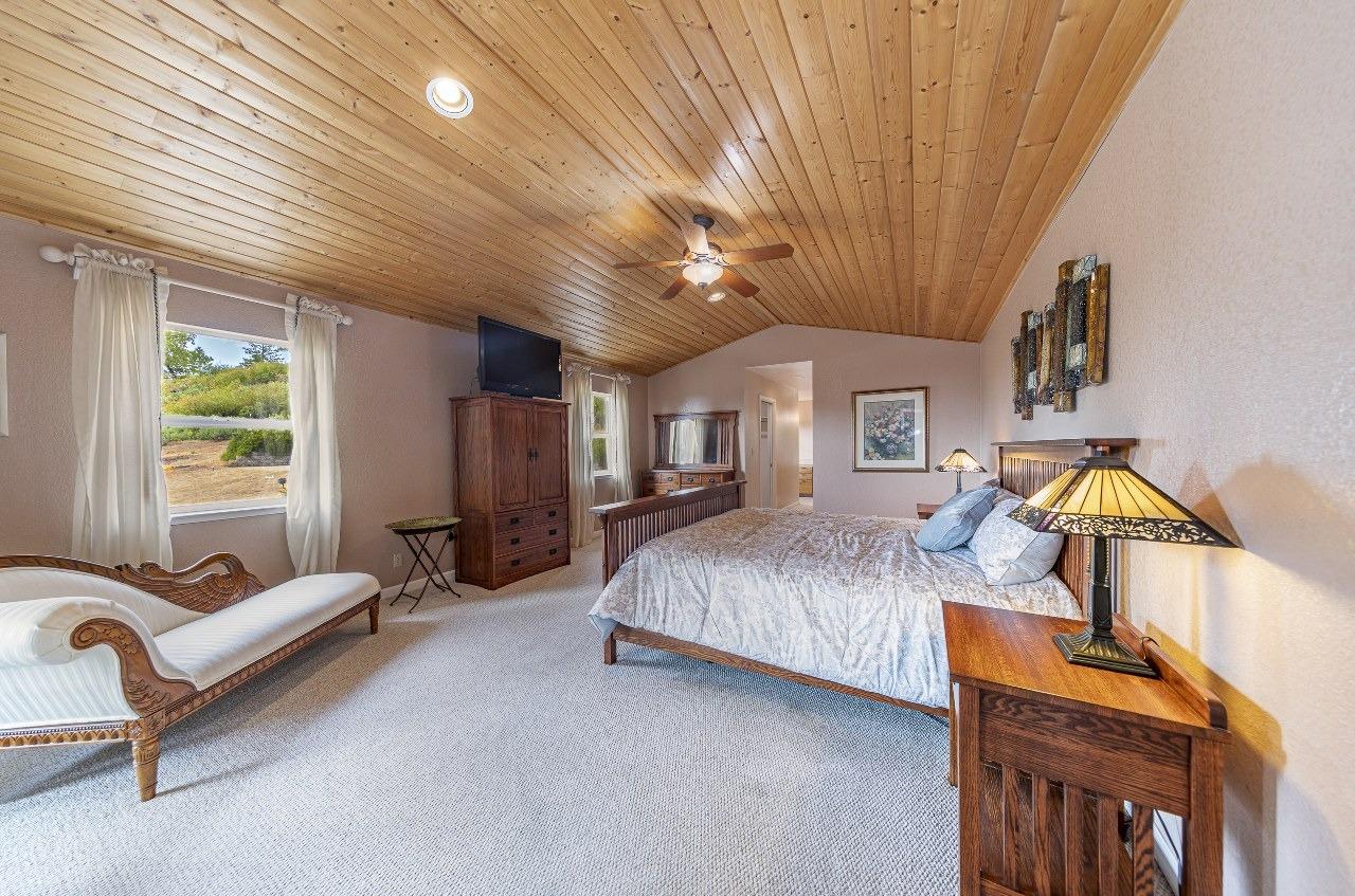 53312 Timberview Road North Fork, CA 93643 - Photo 37 of 84 a bedroom with a bed couch and a ceiling fan