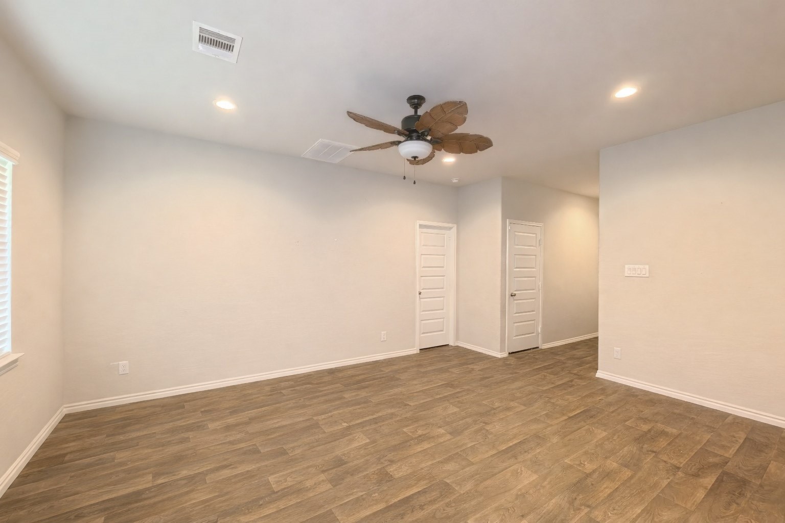 8522 Sacred Lotus Lane Rosharon, TX 77583 - Photo 3 of 11 a view of an empty room