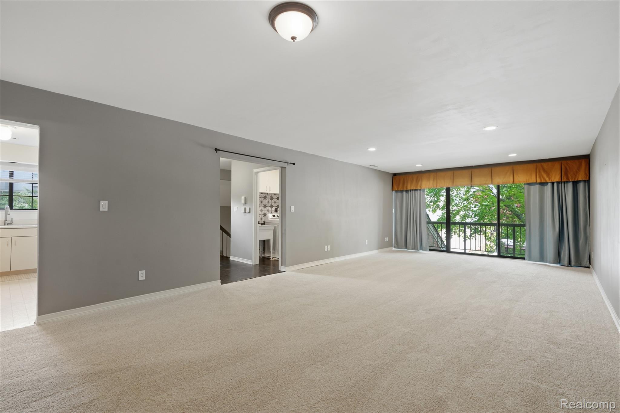 29726 Pine Ridge Circle Farmington, MI 48331 - Photo 8 of 40 Large Family Room with door-wall to deck.