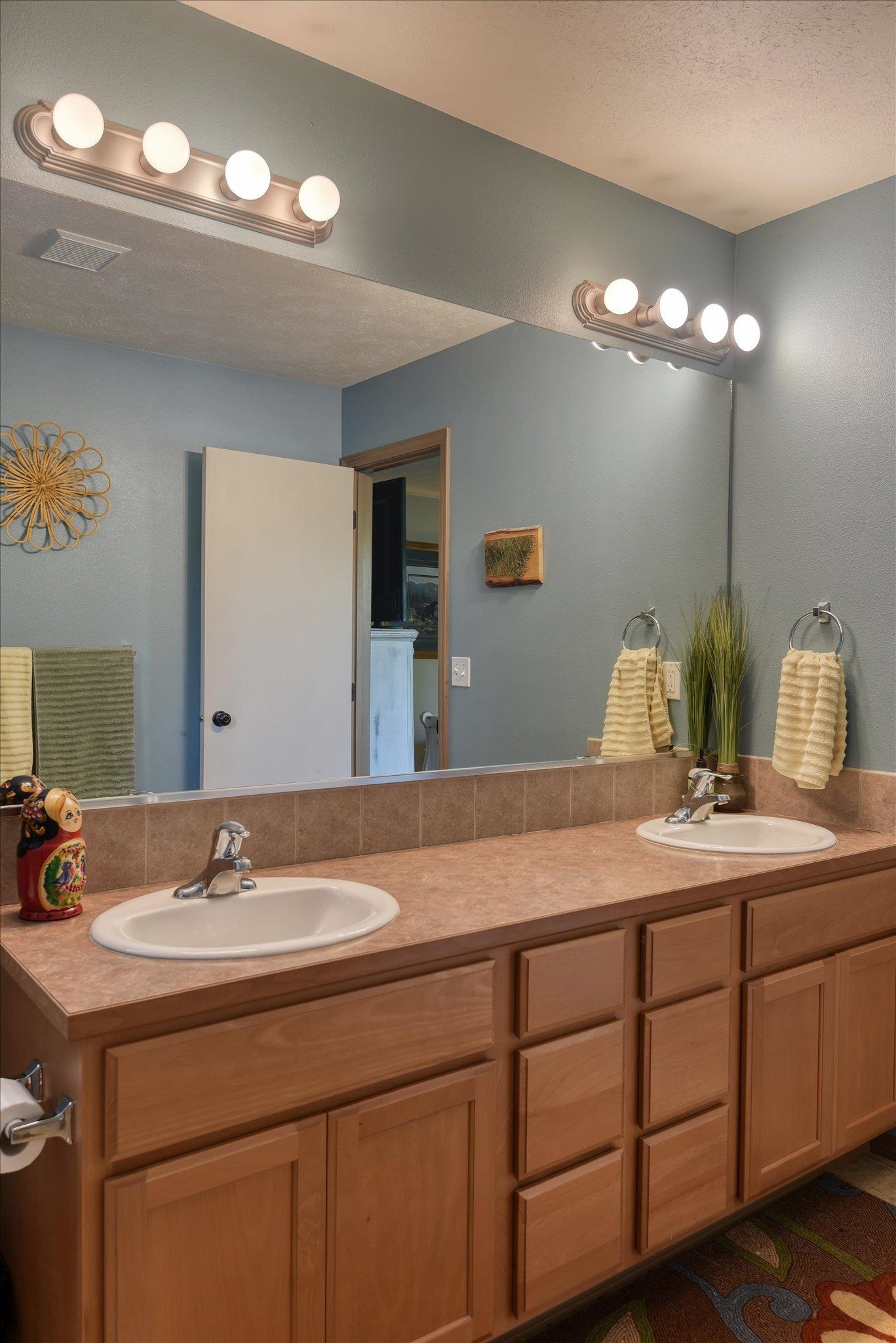910 South Rees Lane Spokane Valley, WA 99037 - Photo 18 of 33