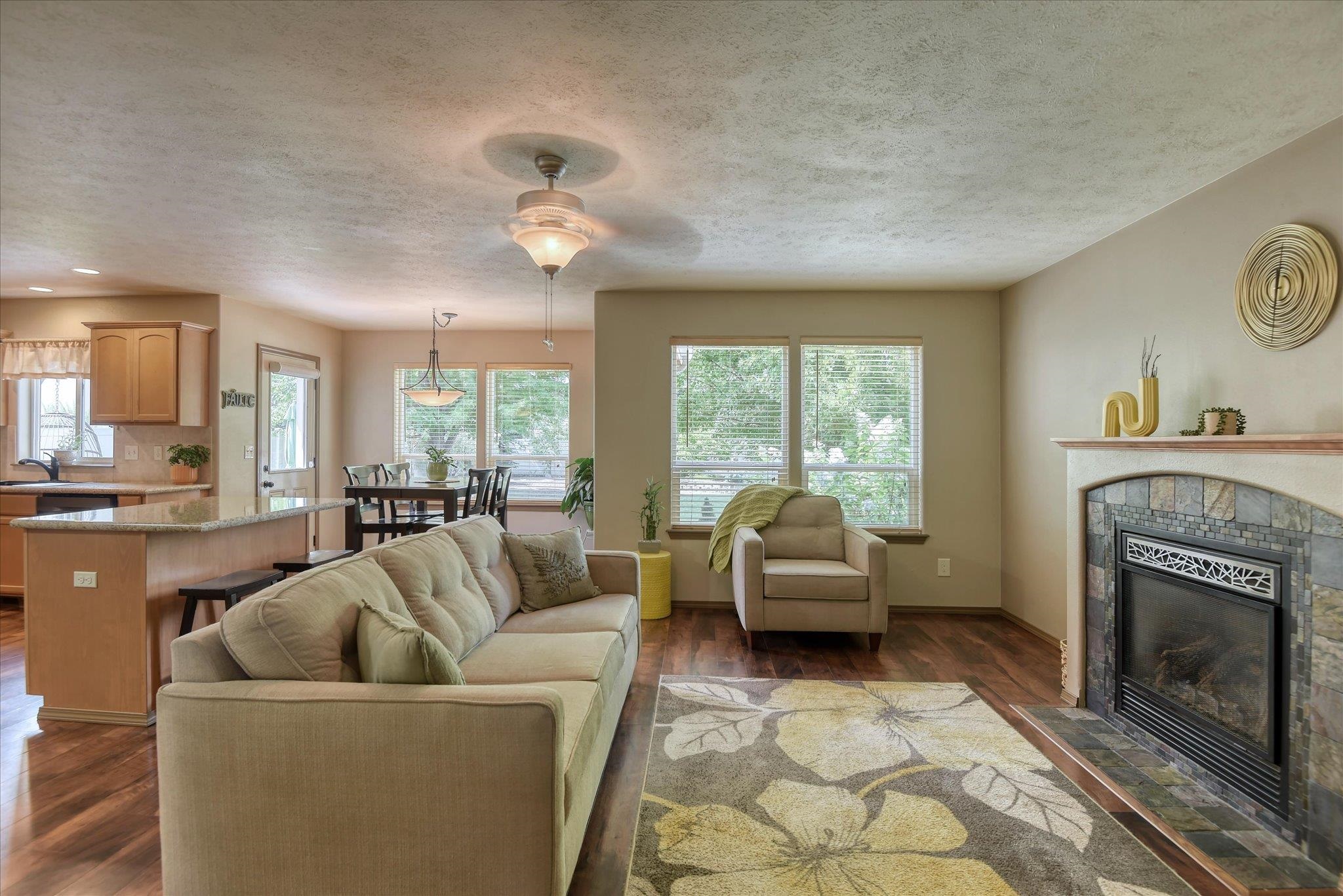 910 South Rees Lane Spokane Valley, WA 99037 - Photo 3 of 33