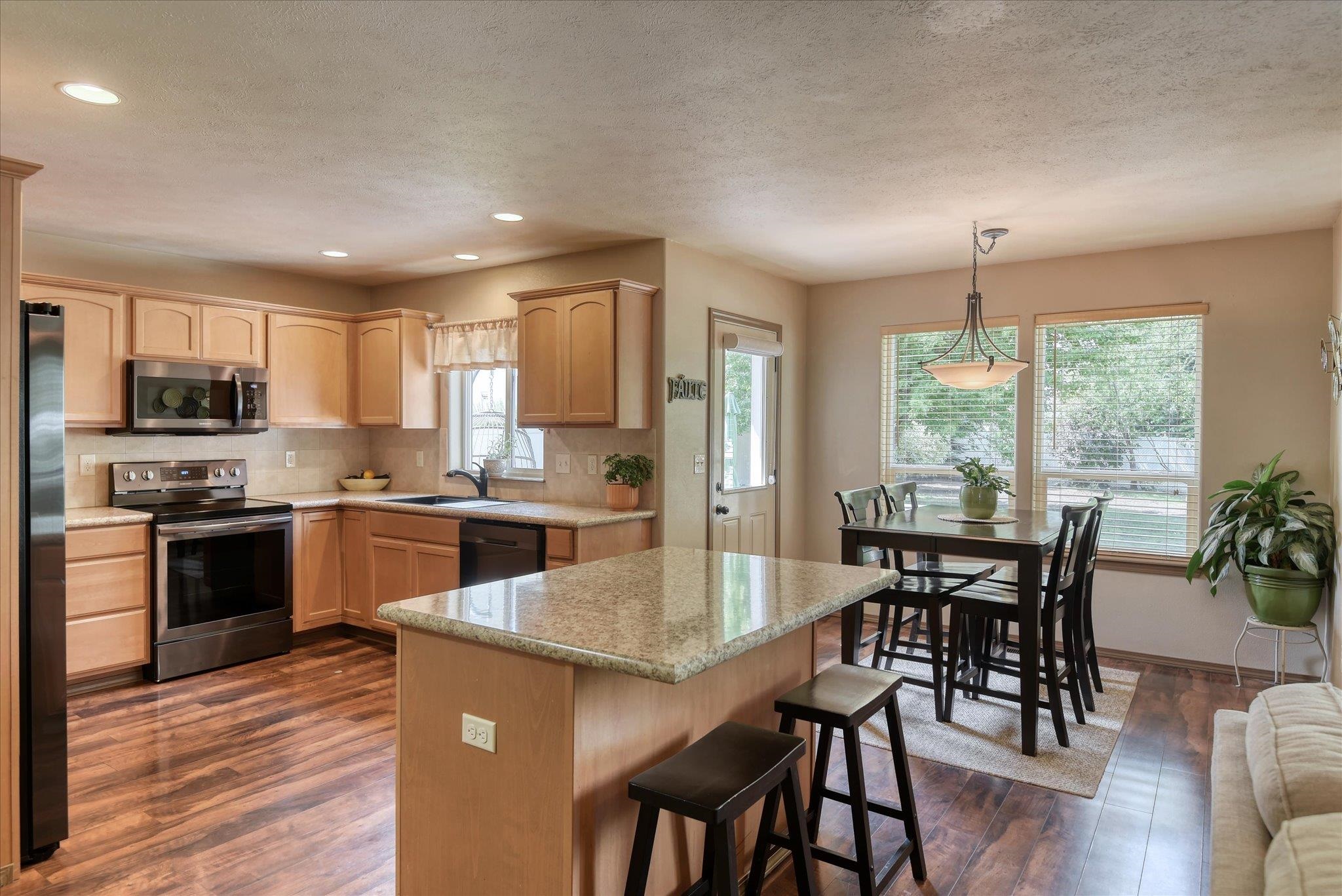 910 South Rees Lane Spokane Valley, WA 99037 - Photo 8 of 33