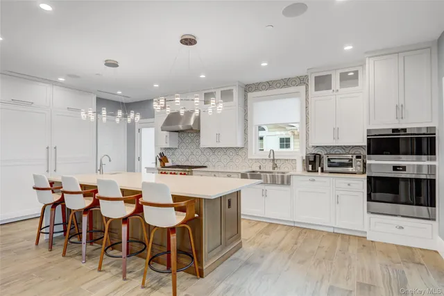 $6,750,000 | 44 Bayside Drive, Point Lookout, NY 11569